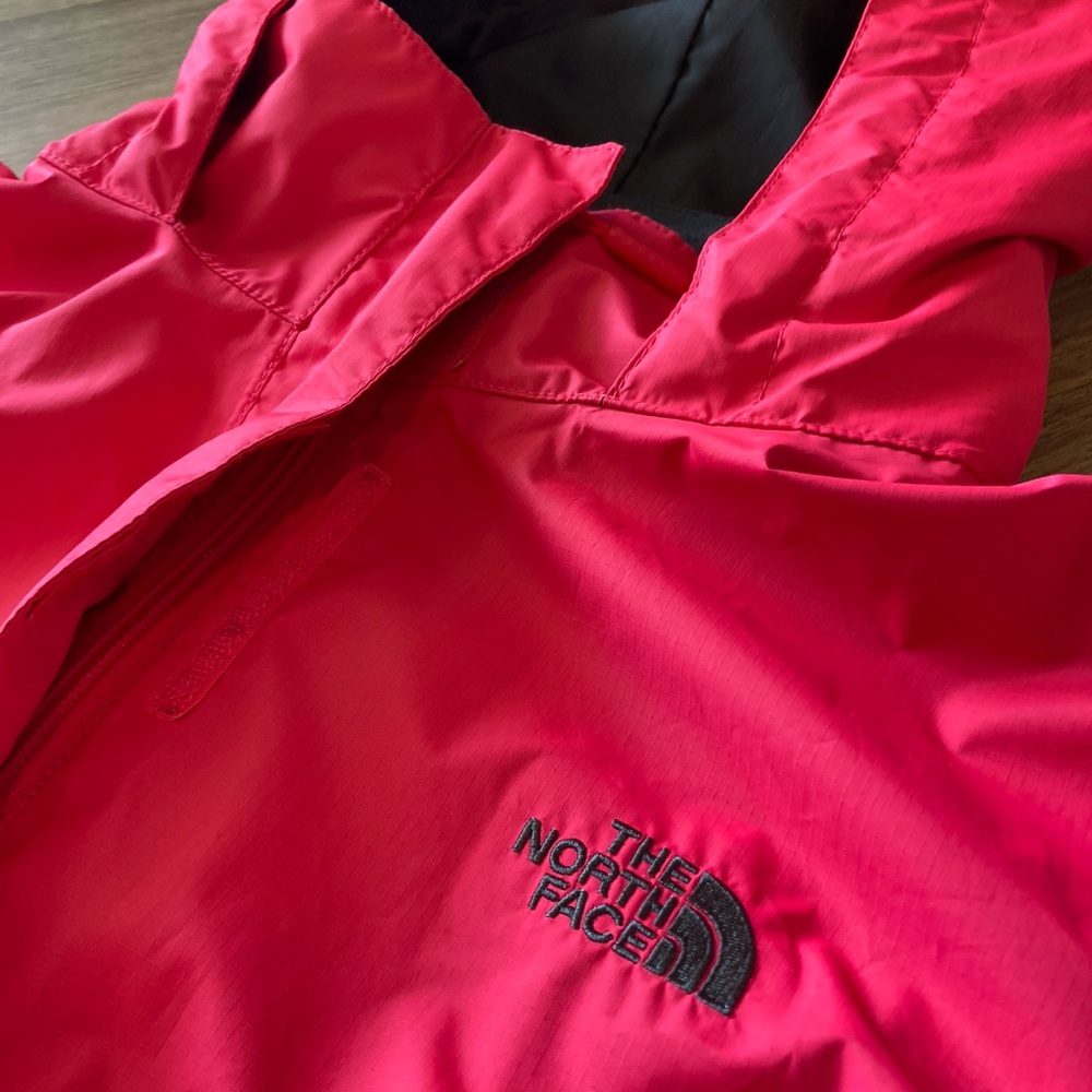 The North Face Women’s DryVent Rain Jacket